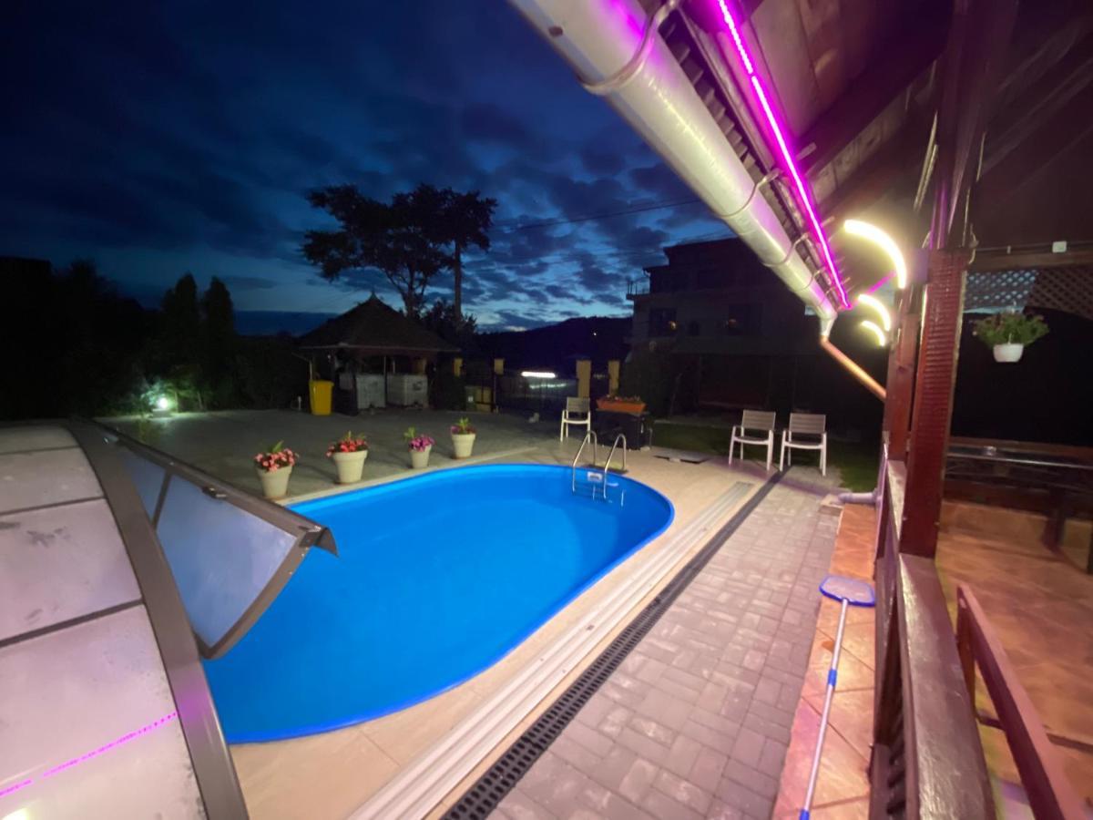 ホテル Vila Eszter ソバタ エクステリア 写真