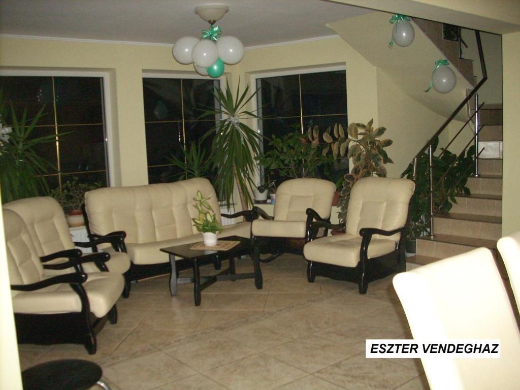 ホテル Vila Eszter ソバタ エクステリア 写真