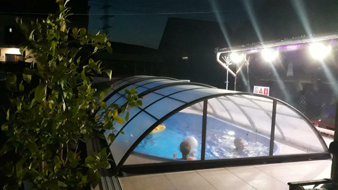 ホテル Vila Eszter ソバタ エクステリア 写真